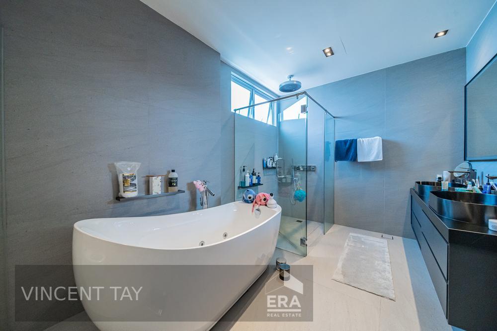 Modern Hilltop Semi-d With Lift & Pool