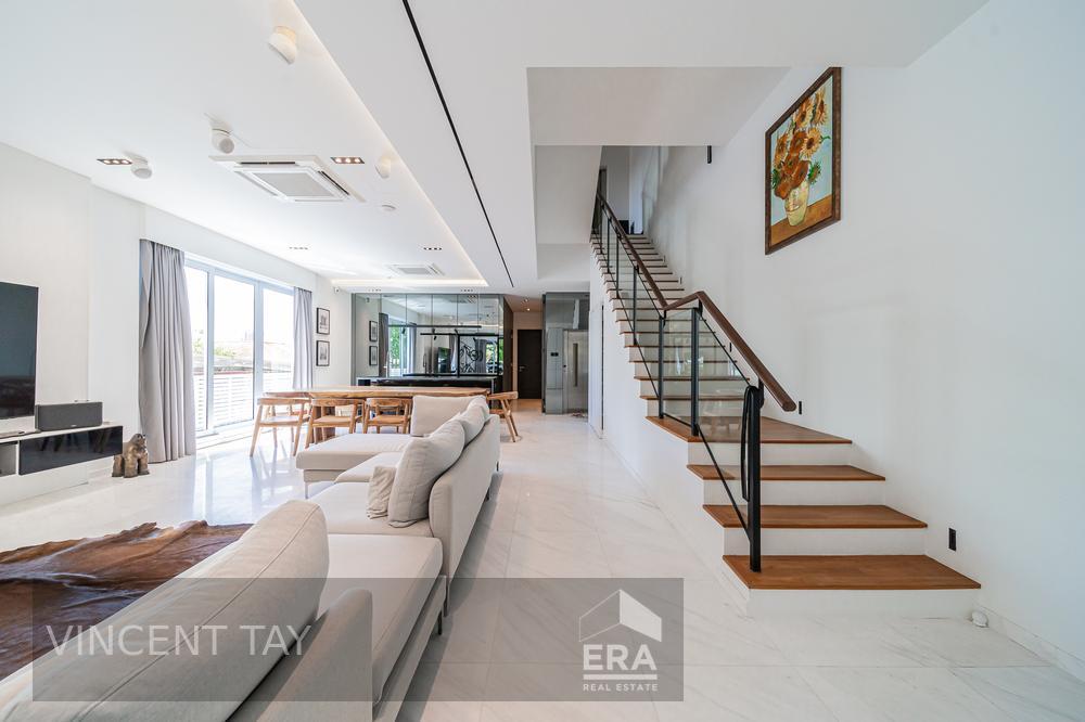 Modern Hilltop Semi-d With Lift & Pool