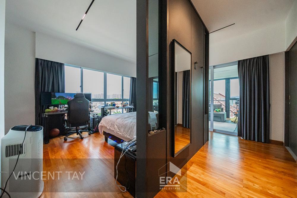 Modern Hilltop Semi-d With Lift & Pool