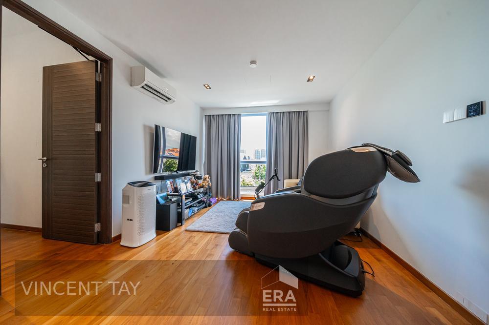 Modern Hilltop Semi-d With Lift & Pool