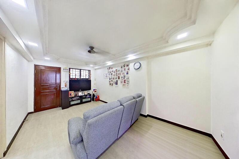 Prop-GPT: HDB Flat: D19 Serangoon 105 Serangoon North Avenue 1