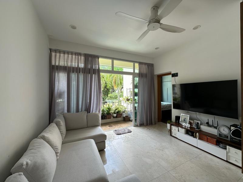 Prop-GPT: Apartment: D15 Amber Road Taipan Regency