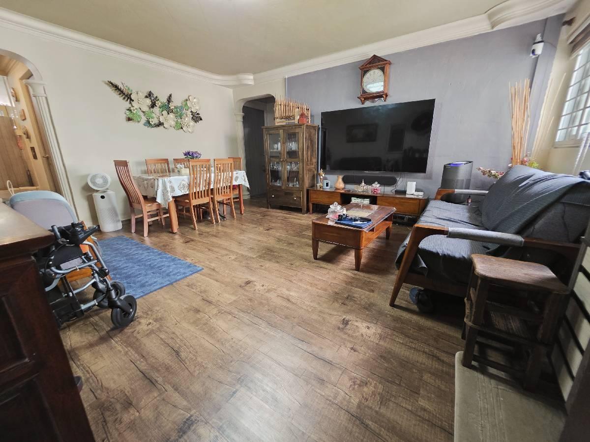 Prop-GPT: HDB Apartment: D18 Tampines 811 Tampines Avenue 4