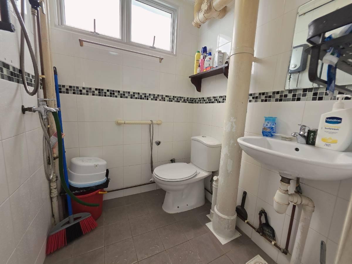 811 Tampines Avenue 4 HDB Apartment For Sale, $600,000, 3 Bed 2 Bath 980 sqft $612.00 psf