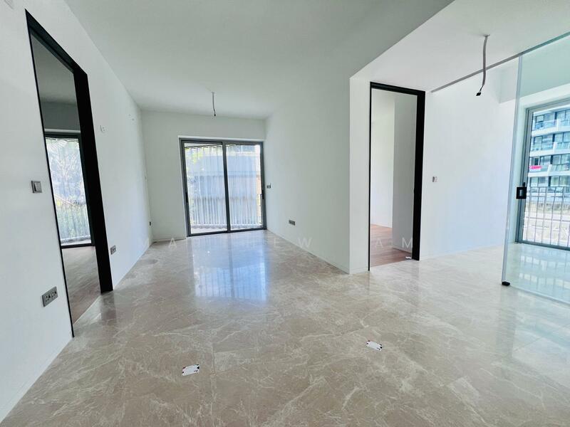 Prop-GPT: Condominium: D04  The Reef at King's Dock