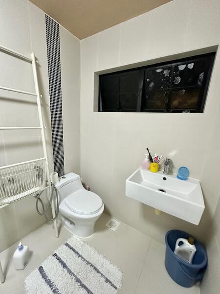D18 Renovated 2-storey SemiD 999yr Walk to Pasir Ris Beach/Elias Mall/MRT