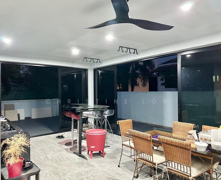 D18 Renovated 2-storey SemiD 999yr Walk to Pasir Ris Beach/Elias Mall/MRT