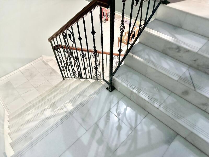 D18 Renovated 2-storey SemiD 999yr Walk to Pasir Ris Beach/Elias Mall/MRT