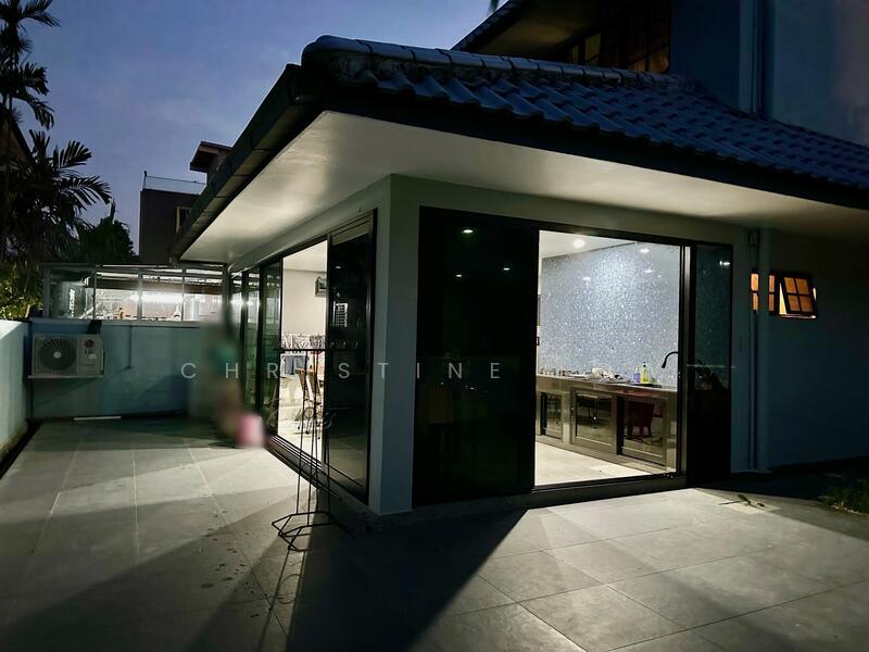 D18 Renovated 2-storey SemiD 999yr Walk to Pasir Ris Beach/Elias Mall/MRT