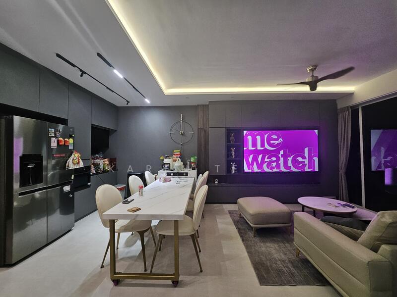 Prop-GPT: Executive Condominium: D22  Lake Life