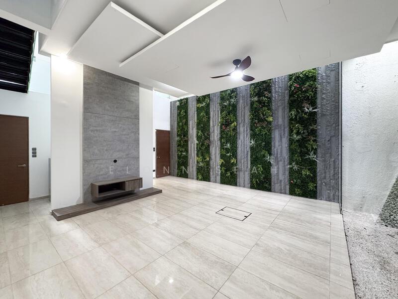 Prop-GPT: Terrace: D09 Cairnhill Rare Newly Rebuilt Freehold Landed in Prime Area Orchard