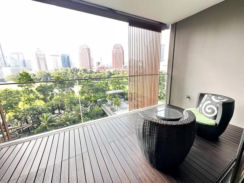 OUE Twin Peaks Condominium For Sale, $1,650,000, 1 Bed 1 Bath 570 sqft $2,895.00 psf