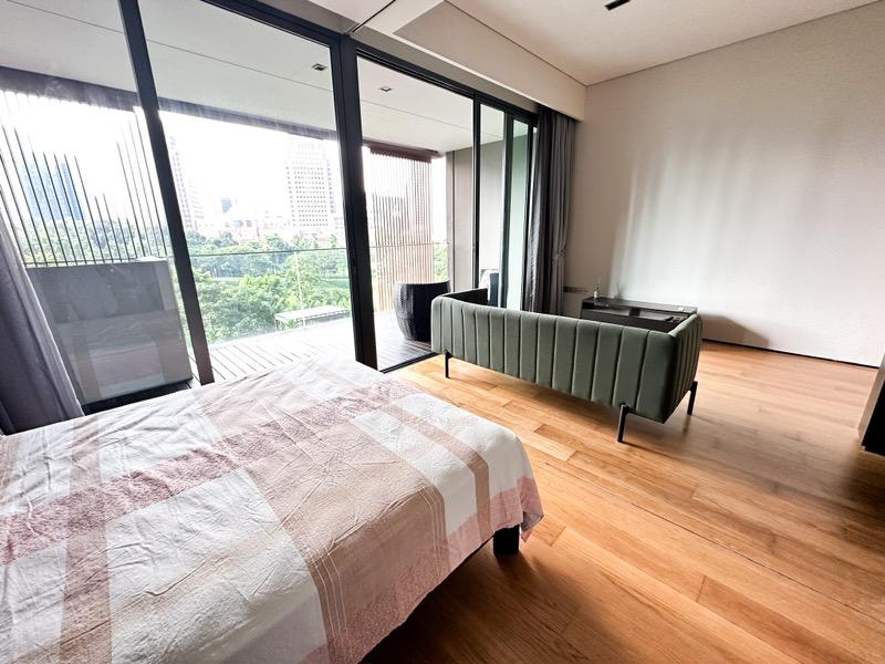 OUE Twin Peaks Condominium For Sale, $1,650,000, 1 Bed 1 Bath 570 sqft $2,895.00 psf