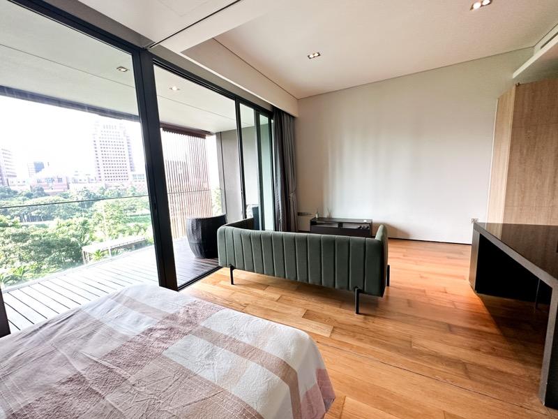 OUE Twin Peaks Condominium For Sale, $1,650,000, 1 Bed 1 Bath 570 sqft $2,895.00 psf