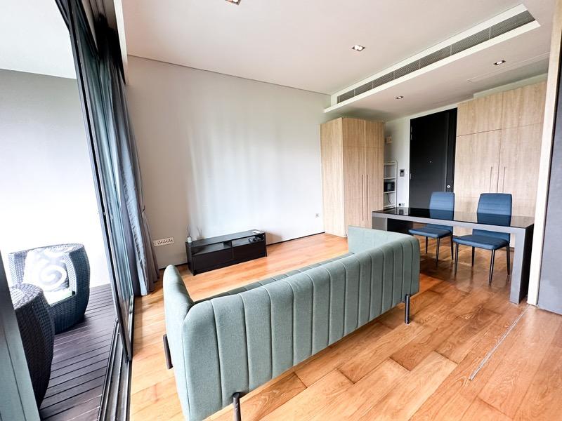 OUE Twin Peaks Condominium For Sale, $1,650,000, 1 Bed 1 Bath 570 sqft $2,895.00 psf