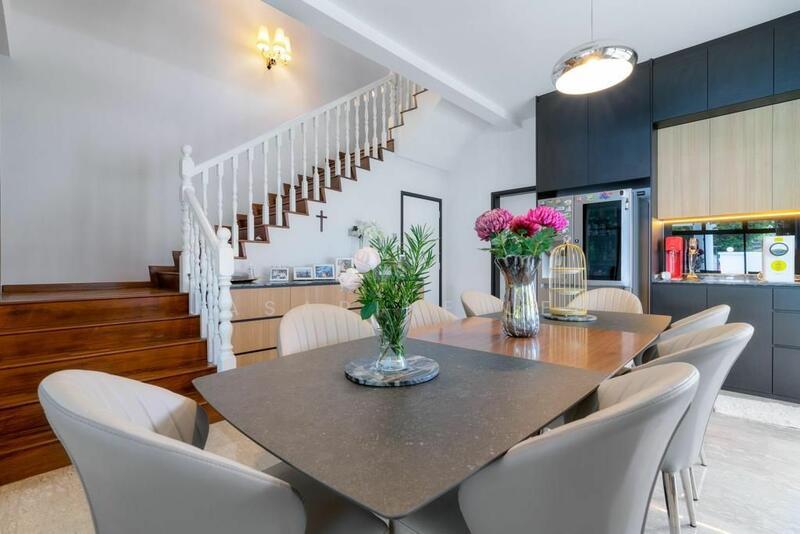 LANDED7772 @ Renovated 3-Storey Corner Terrace with Pool