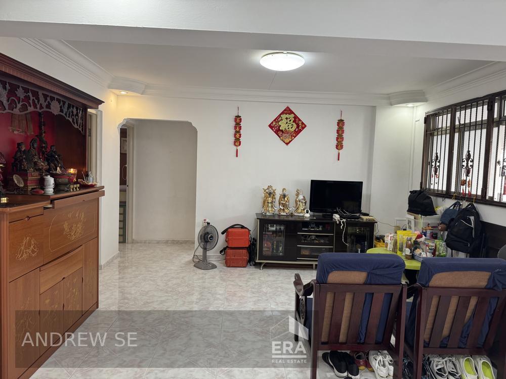 Prop-GPT: HDB - 3 room: D18 Tampines Tampines Street 84, Tampines, Singapore, D18, 520873: Sgd 658,000