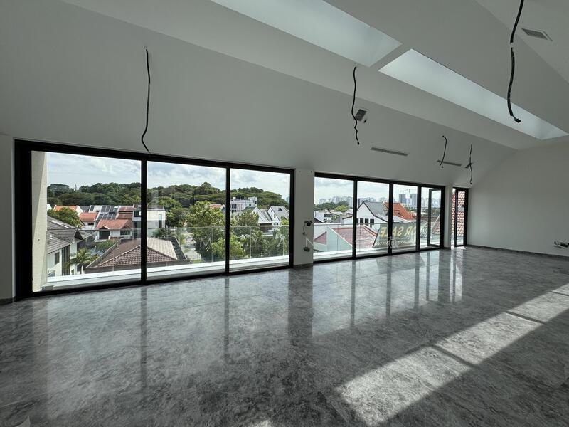 Prop-GPT: Bungalow: D13 Potong Pasir Brand New & Luxury with Lift & basement, Living& dining hall with great view & sky light