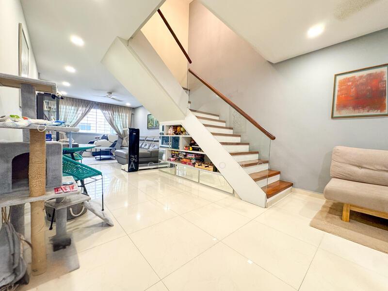 Prop-GPT: HDB Flat: D19 Serangoon 519 Serangoon North Avenue 4