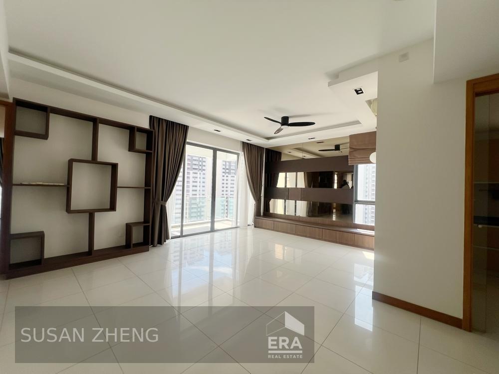 Prime City Living With Sea View. Huge Living Room and 3 Bedrooms.