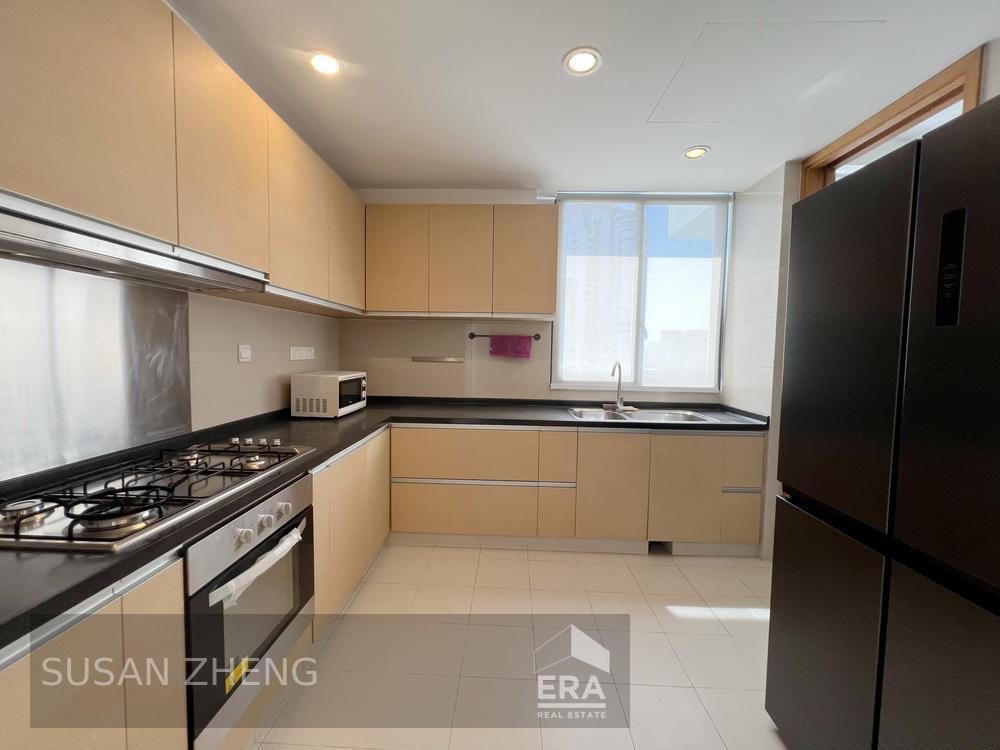 Prime City Living With Sea View. Huge Living Room and 3 Bedrooms.