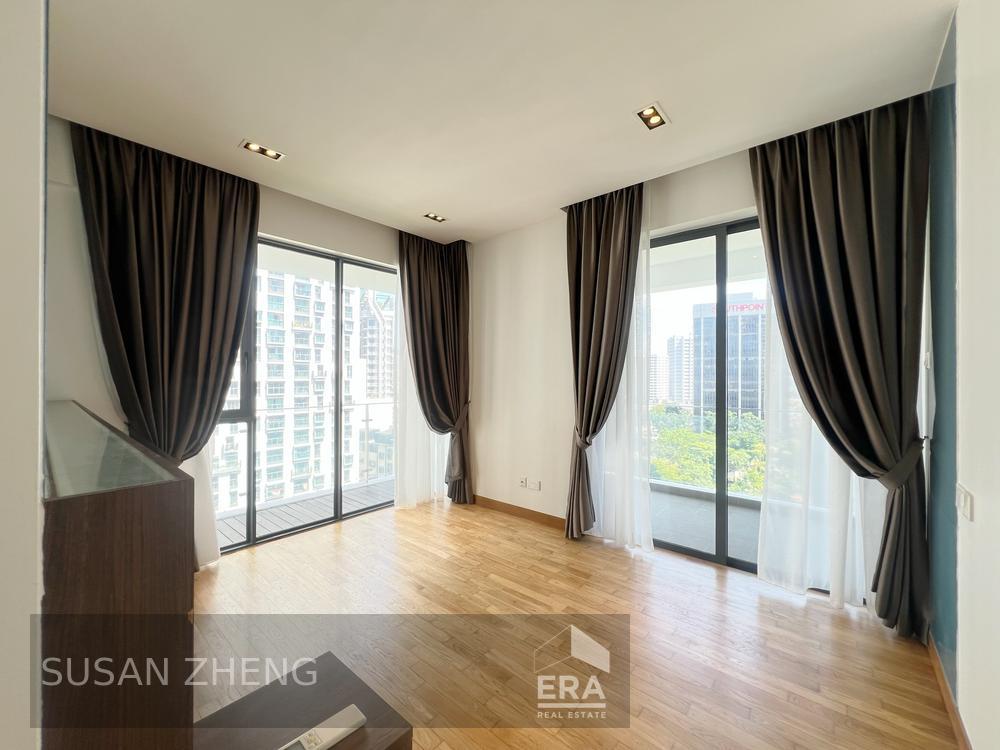 Prime City Living With Sea View. Huge Living Room and 3 Bedrooms.