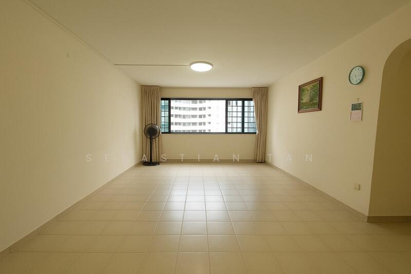 Prop-GPT: HDB Flat: D22 Jurong 219A Jurong East Street 21