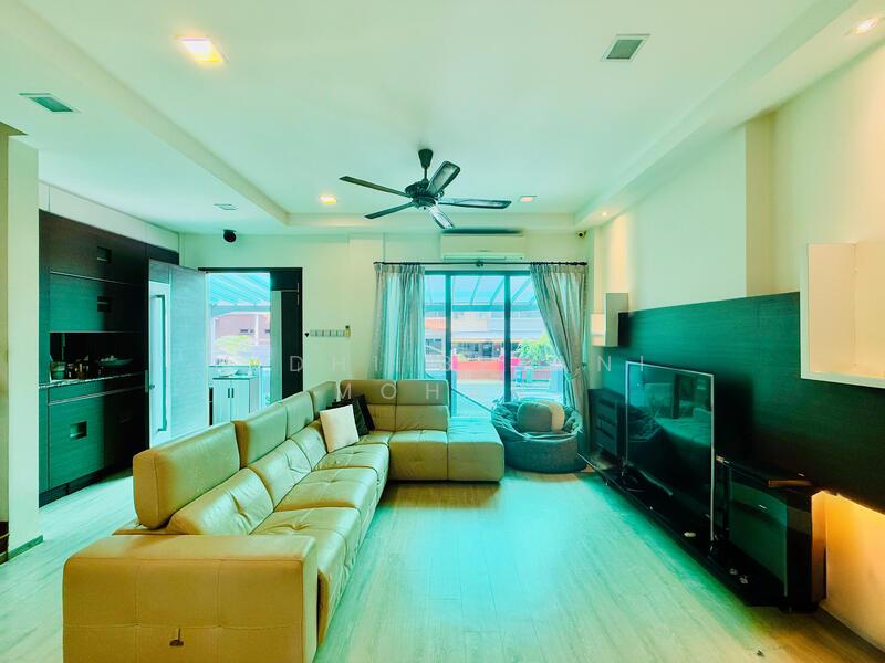 Prop-GPT: Detached: D05  Compact Detached With Wide Frontage More Than 15m, Close To City!