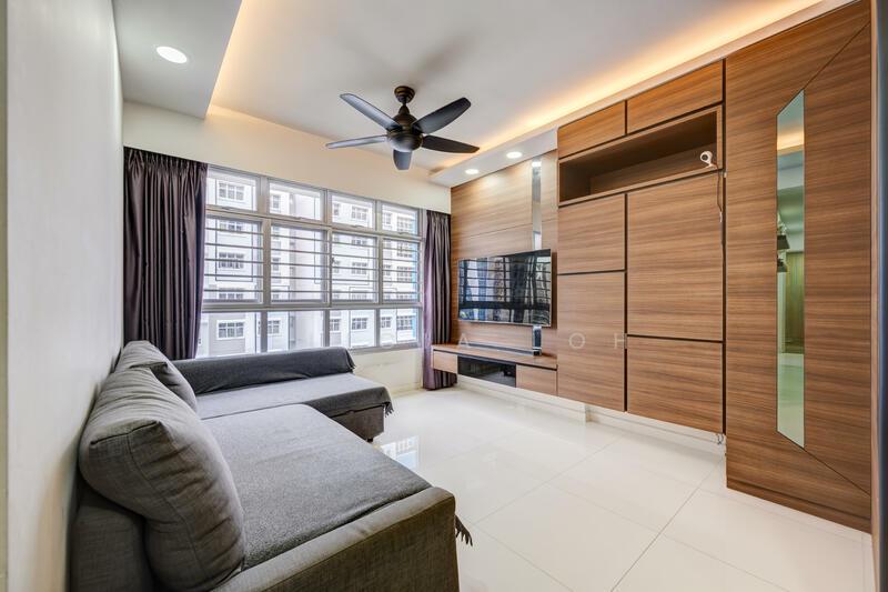 Prop-GPT: HDB Flat: D18 Tampines 879B Tampines Avenue 8