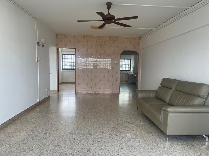 Prop-GPT: HDB Apartment: D18 Tampines 105 Tampines Street 11