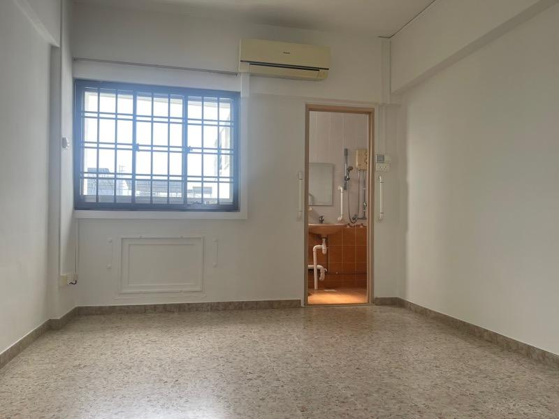 105 Tampines Street 11 HDB Apartment For Sale, $670,000, 3 Bed 2 Bath 1,119 sqft $599.00 psf