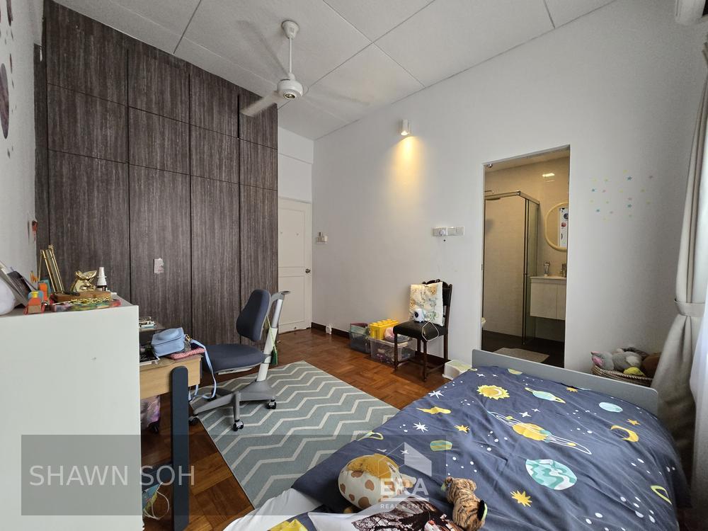 Rare Landed Listing in Sunset Terrace Enclave!