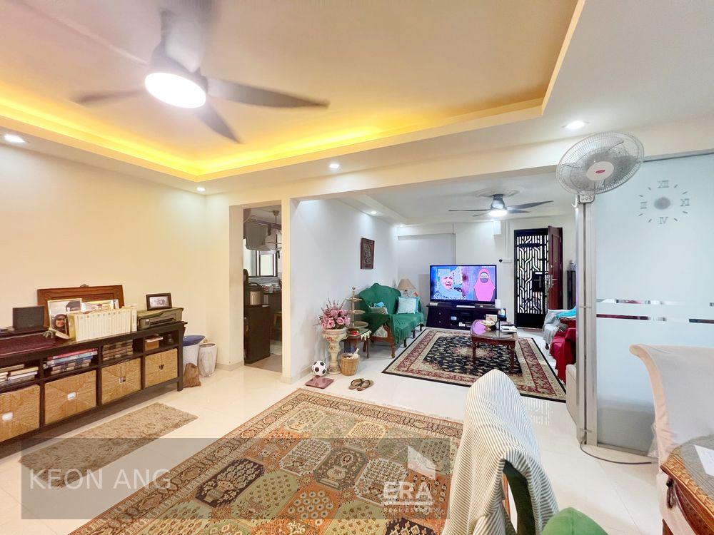 Prop-GPT: HDB - 3 room: D18 Simei 151 Simei Street 1