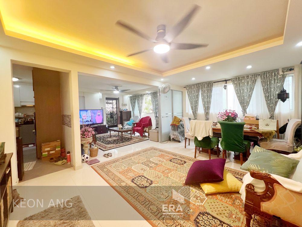 Brand New Listing, Spacious, Nearby to Mrt and Mall.