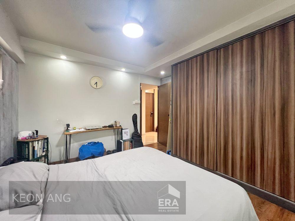 Brand New Listing, Spacious, Nearby to Mrt and Mall.