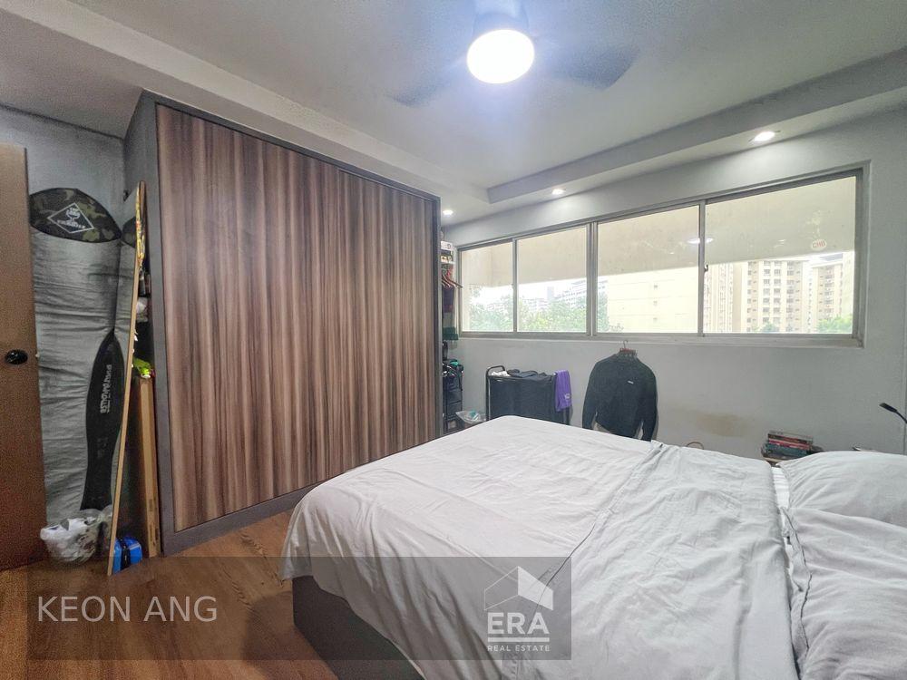 Brand New Listing, Spacious, Nearby to Mrt and Mall.