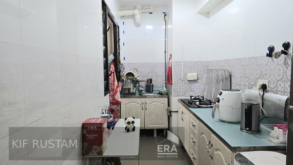 Prop-GPT: HDB - 2 room: D18 Tampines Tampines North Drive 1, Tampines, Singapore, D18, 523609: Sgd 599,000