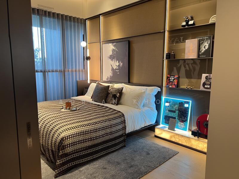 Prop-GPT: Condominium: D01 Marina W Residences Marina View - Singapore