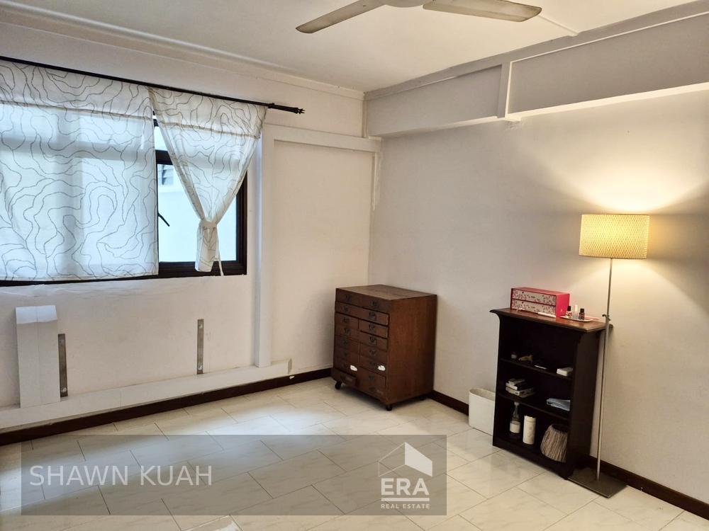 Serene and Quiet Facing. Lightly Renovated Condition. Ready to Move in