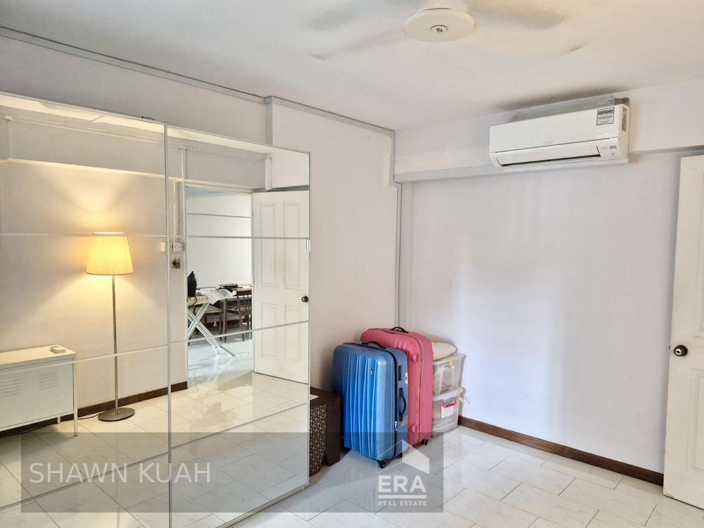 Serene and Quiet Facing. Lightly Renovated Condition. Ready to Move in