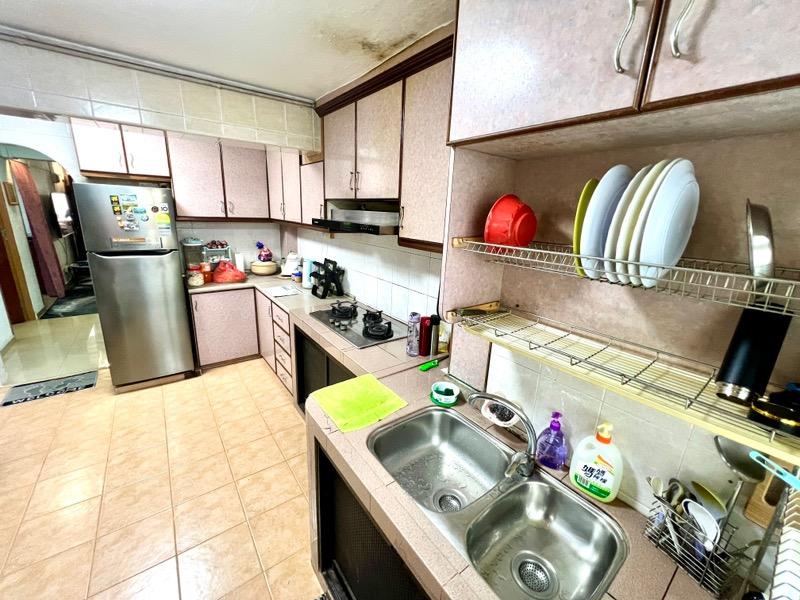2 Holland Avenue HDB Apartment For Sale, $488,000, 3 Bed 1 Bath 721 sqft $677.00 psf