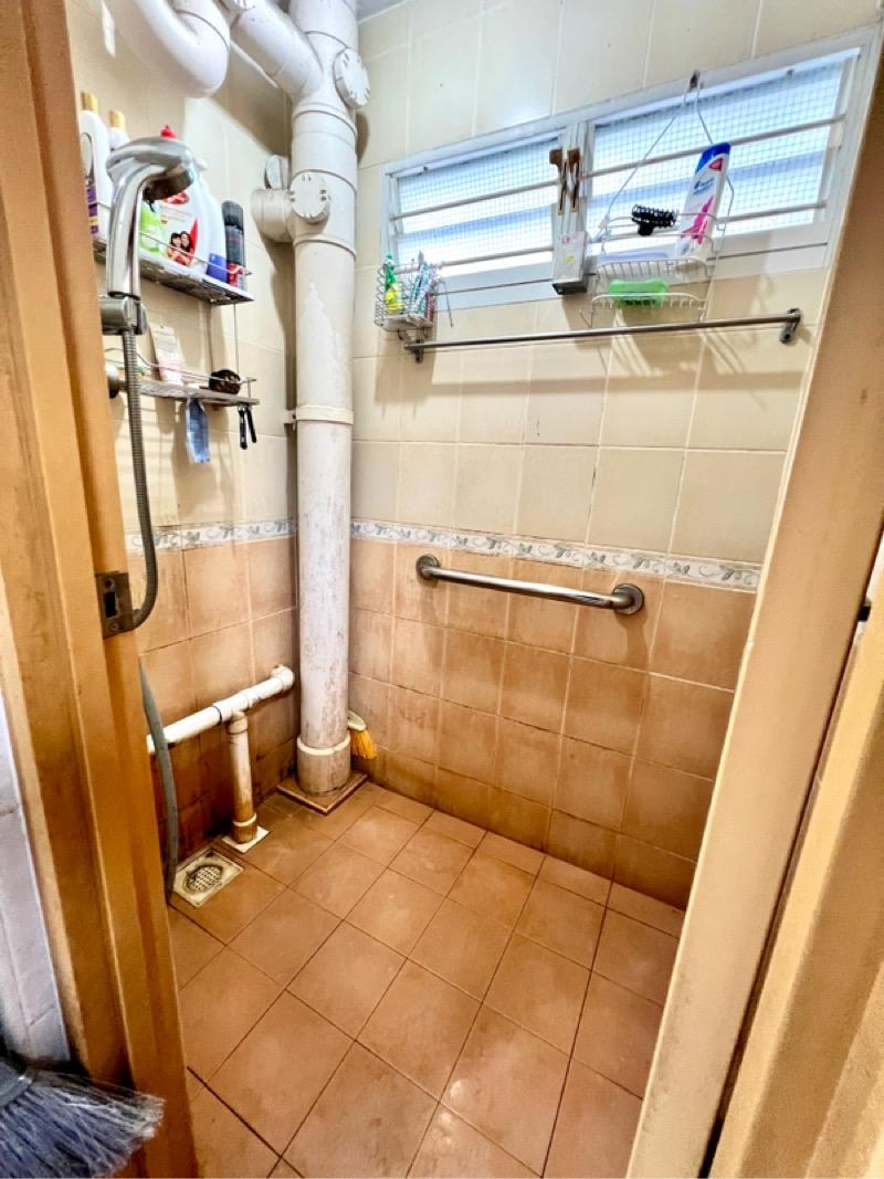 2 Holland Avenue HDB Apartment For Sale, $488,000, 3 Bed 1 Bath 721 sqft $677.00 psf