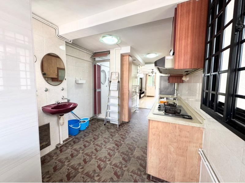 97 Commonwealth Crescent HDB Apartment For Sale, $450,000, 2 Bed 2 Bath 721 sqft $624.00 psf