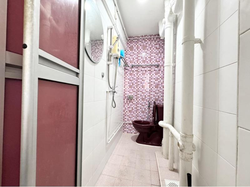 97 Commonwealth Crescent HDB Apartment For Sale, $450,000, 2 Bed 2 Bath 721 sqft $624.00 psf