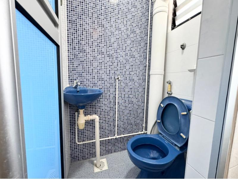 97 Commonwealth Crescent HDB Apartment For Sale, $450,000, 2 Bed 2 Bath 721 sqft $624.00 psf