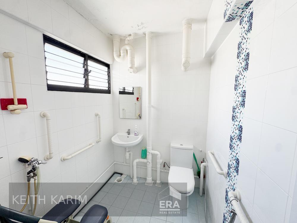 High Floor, Quiet, Breezy & Great View! Original Condition Open to All