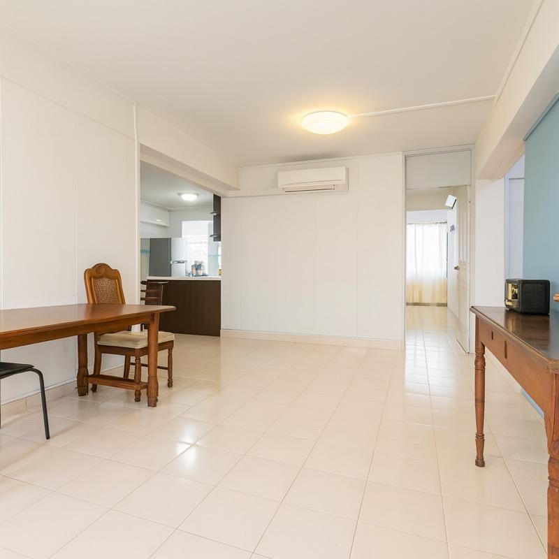 Prop-GPT: HDB Apartment: D18 Tampines 487B Tampines Street 45