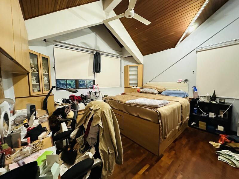 Freehold bungalow with regular land and wide frontage, 2 storey sturcture with 5 bedroomsgalow