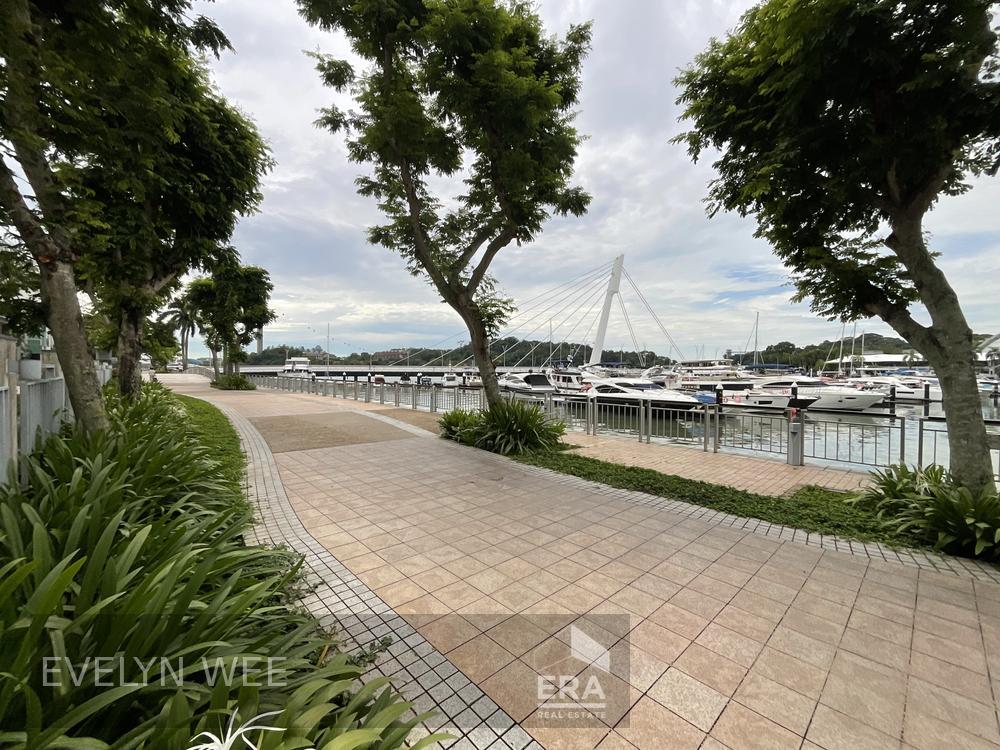 Enjoy the Lifestyle of Waterfront Living , and Enjoy the Convenience.