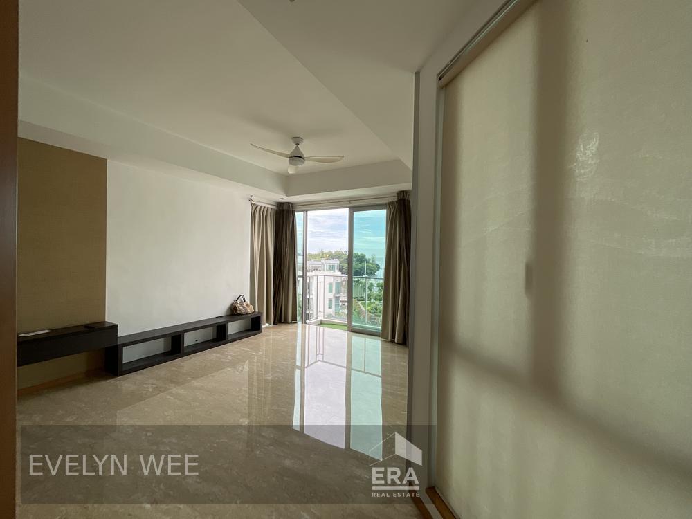 Enjoy the Lifestyle of Waterfront Living , and Enjoy the Convenience.